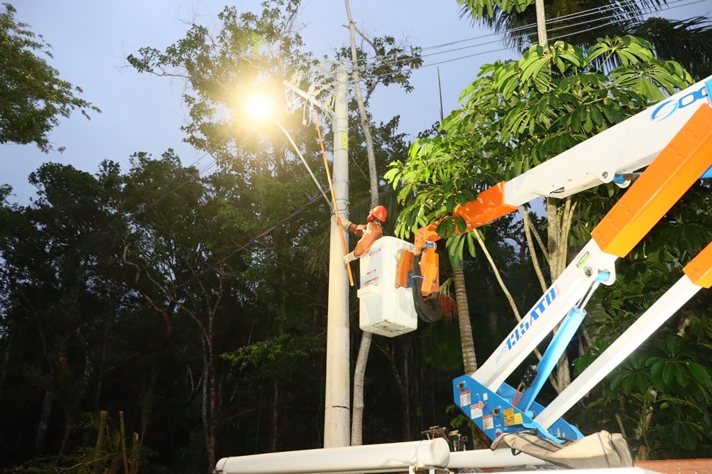 Iluminação do acesso ao Morro Santo Antônio garante mais segurança para moradores e turistas de Caraguatatuba
