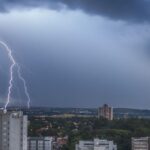 Alerta de tempestade prevê ventos de até 100 km/h e granizo na RMVale