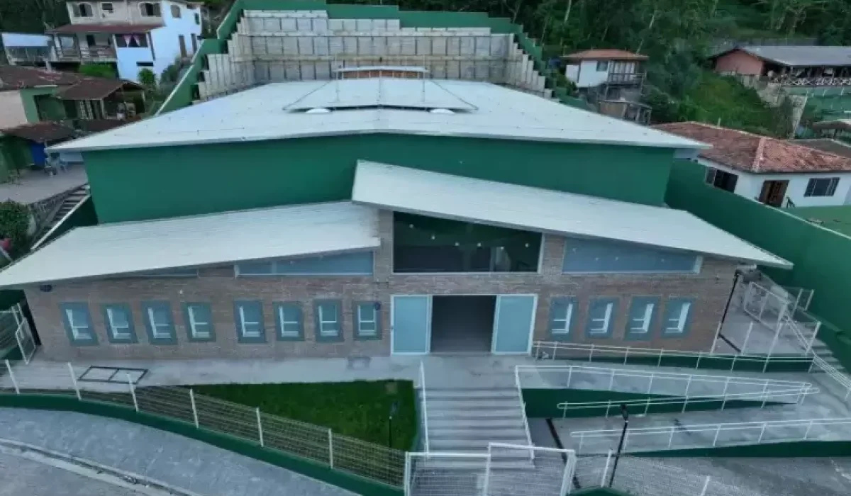 Escola Municipal Major Olímpio, em Ilhabela