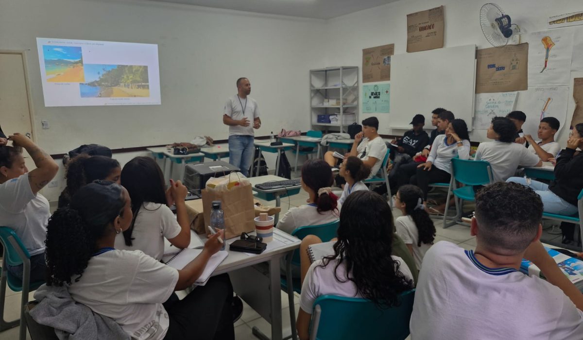 Alunos da Escola Mércia participam de ação de educação ambiental sobre saneamento
