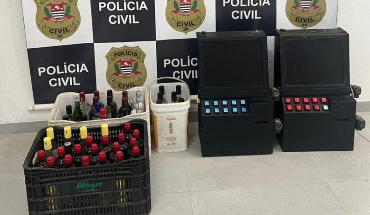 Caça-níqueis e bebidas suspeitas - operação conjunta fiscaliza bares na Costa Sul de São Sebastião