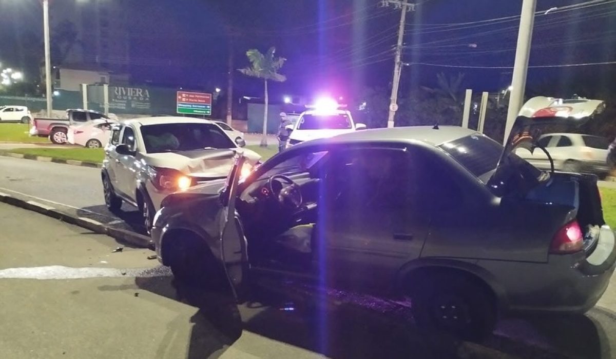 Casal é preso com mais de 17 kg de drogas após perseguição e acidente em Caraguatatuba1