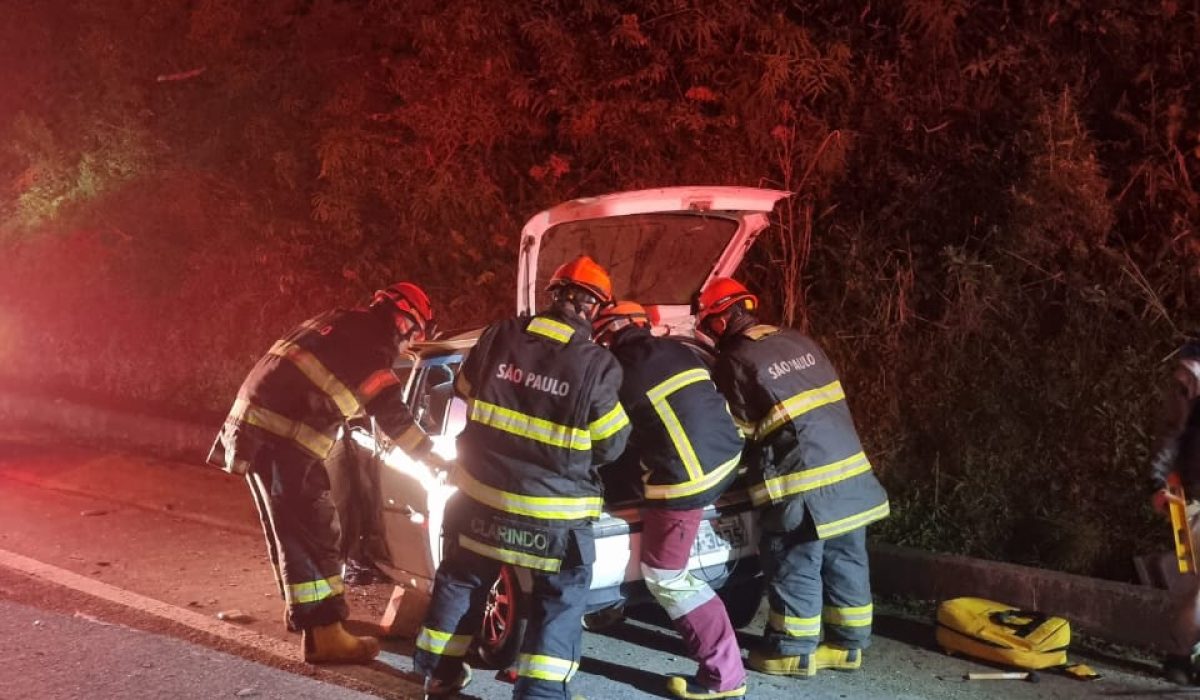 Colisão frontal na Rio-Santos deixa três feridos em Ubatuba2