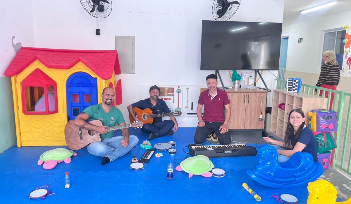 Escolas de Ilhabela desenvolvem projeto “Era uma vez… nossa infância” Escolas de Ilhabela desenvolvem projeto “Era uma vez... nossa infância”