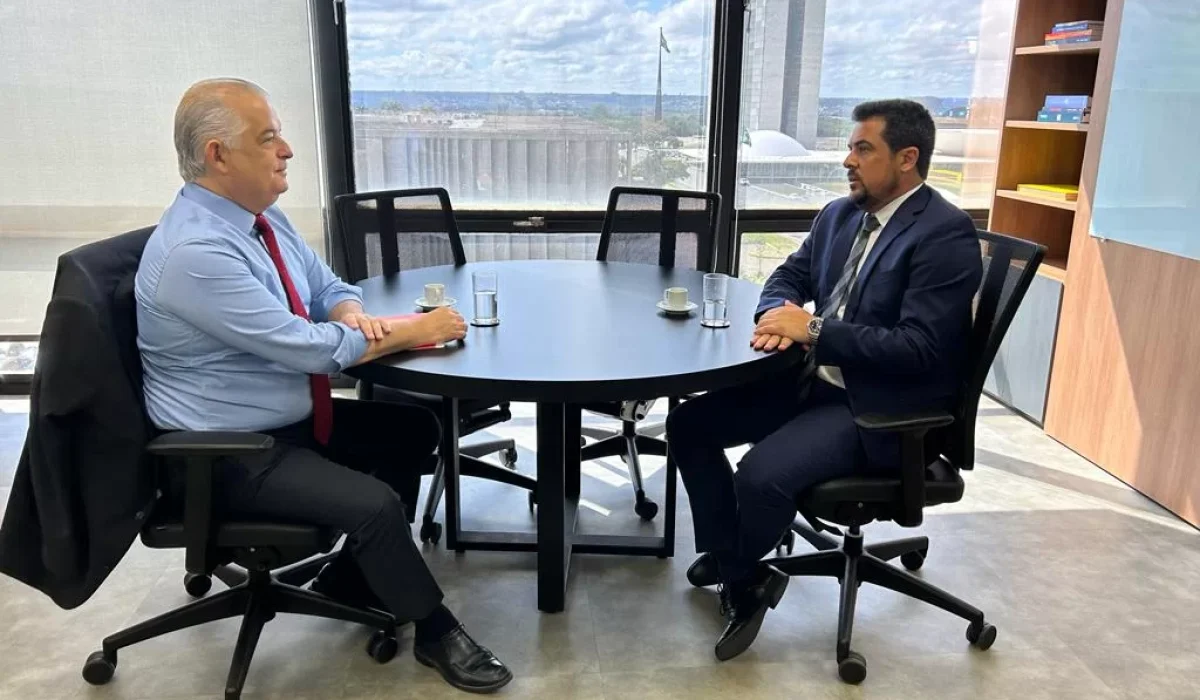 Felipe-Augusto-e-Ministro-Marcio-Franca-discutem-estrategias-para-reconstruir-a-cidade-e-atrair-turistas-1