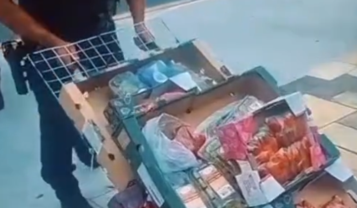 Golpe do cartão - idoso perde R$7 mil ao tentar comprar morangos1