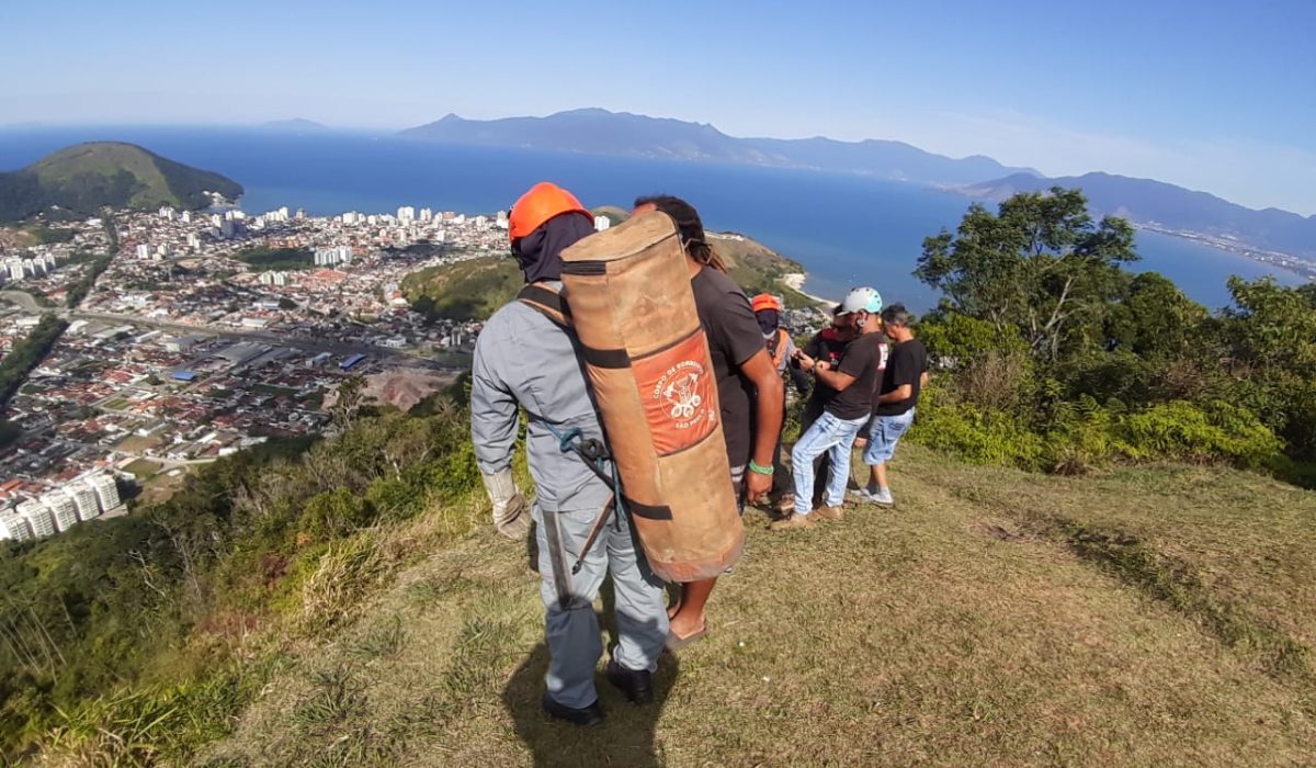 Homem morre após queda de asa-delta no Morro Santo Antônio, em Caraguatatuba6