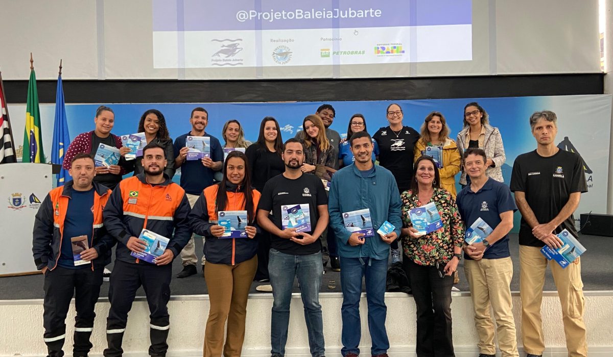 Ilhabela se prepara para temporada de avistamento de baleias e golfinhos com capacitação promovida pelo Instituto Baleia Jubarte