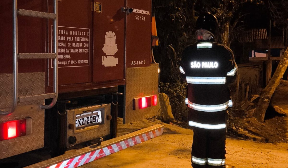 Incêndio atinge residência em Ubatuba e deixa homem ferido