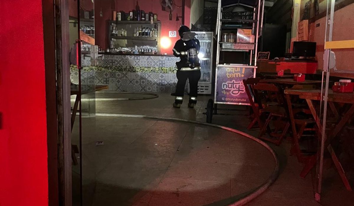 Incêndio atinge restaurante em Ubatuba e é controlado pelos bombeiros2
