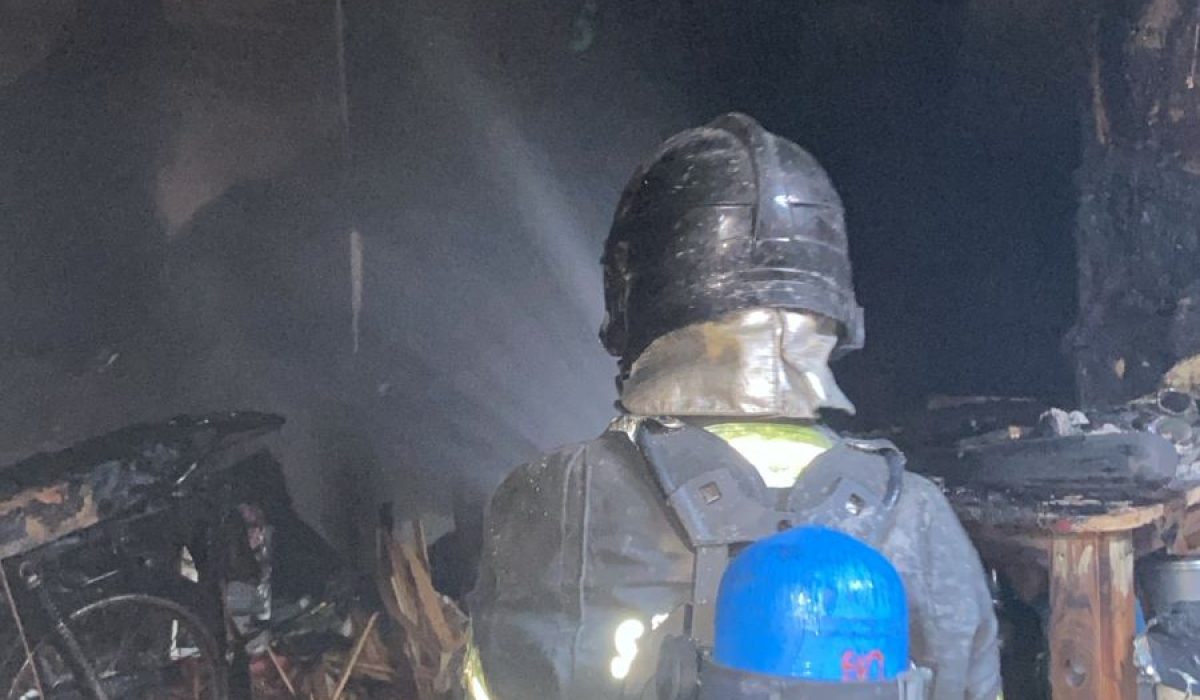 Incêndio destrói casa e deixa um morto em Caraguatatuba