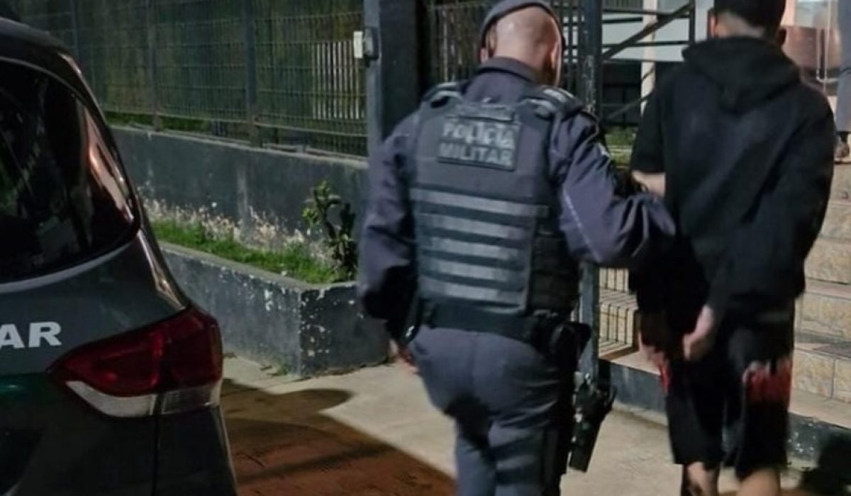 Jovem de 18 anos é preso por tráfico de drogas em Ilhabela1
