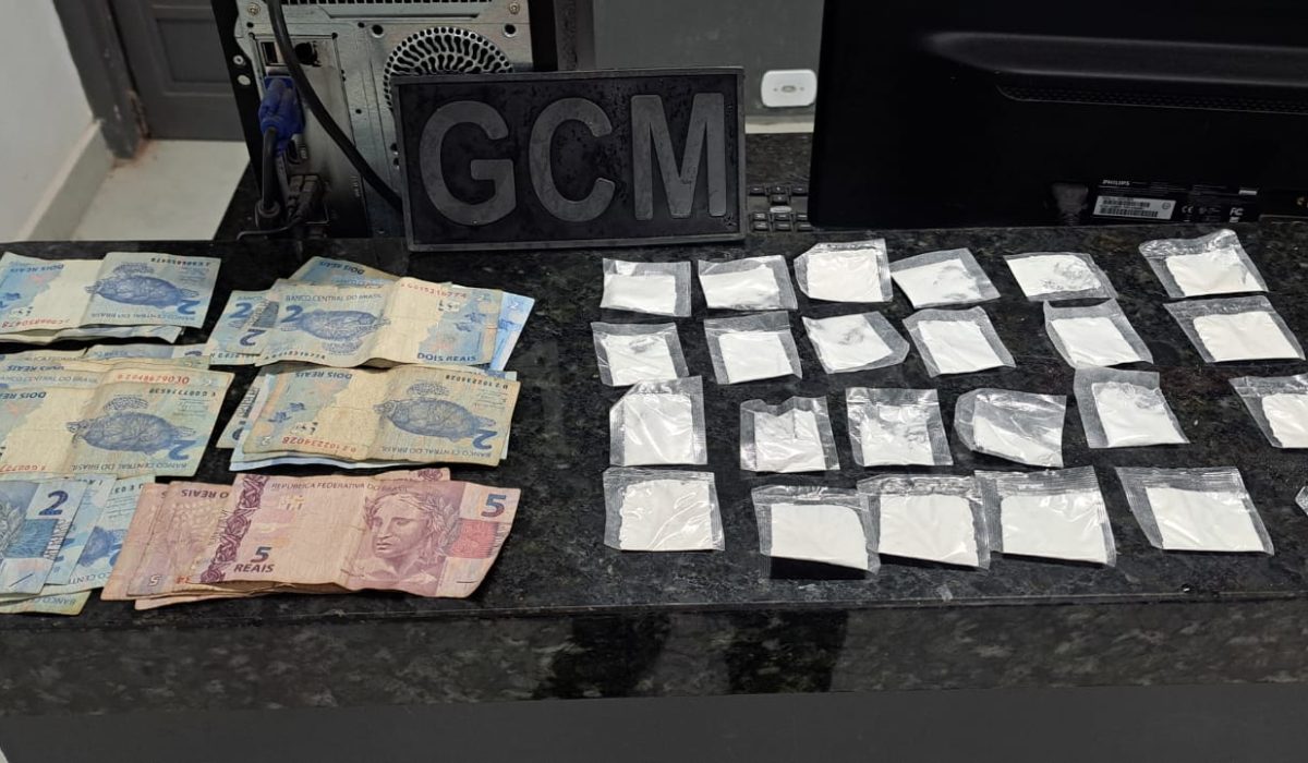 Jovem é preso por tráfico de drogas após tentar fugir da GCM em Caraguatatuba
