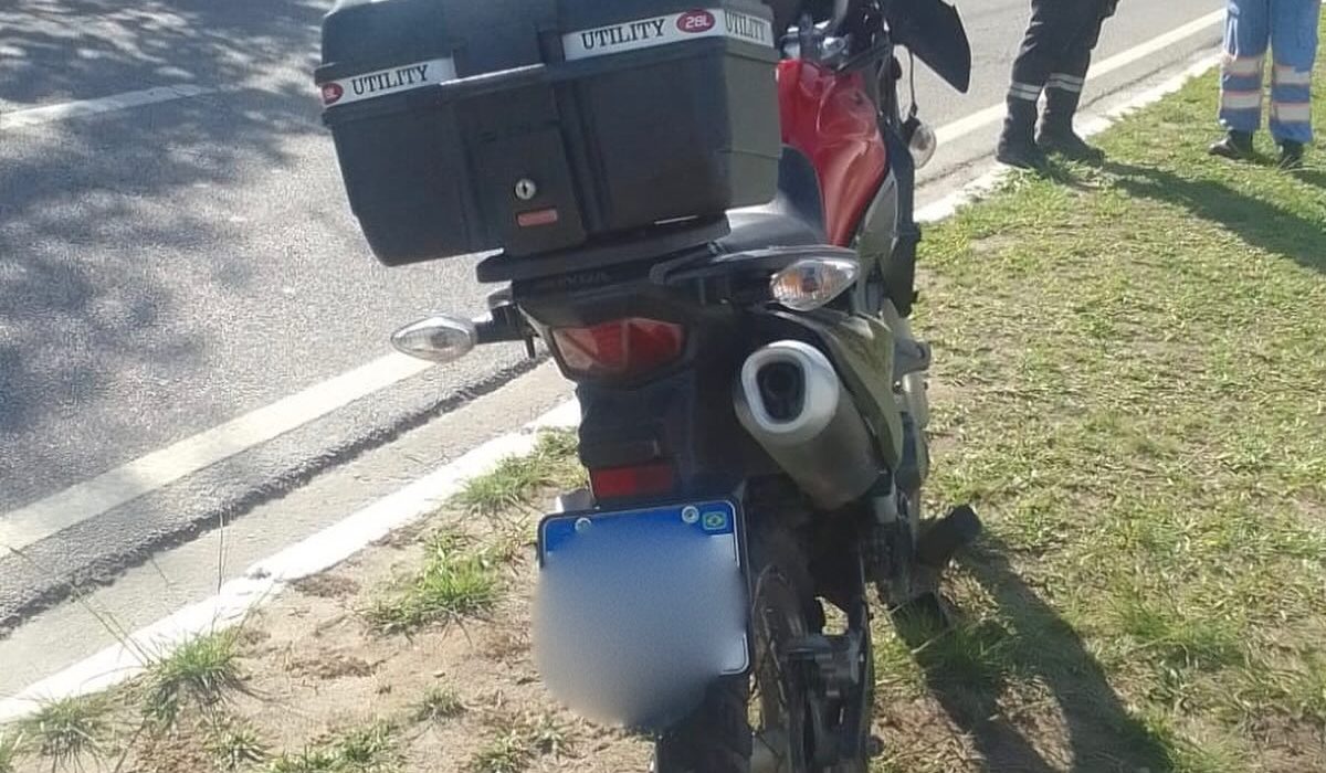 Motociclista morre após colisão com ciclista na rua da Balsa, em São Sebastião