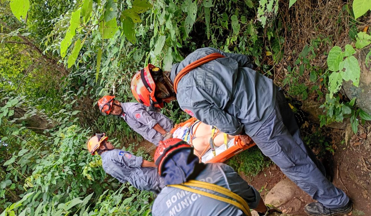 Mulher de 24 anos é resgatada após acidente em trilha de Ilhabela2