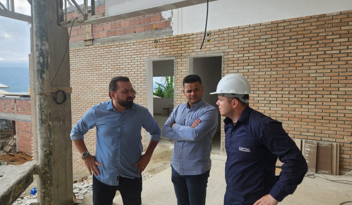 Obras da terceira Escola Cívico-Municipal de Ilhabela avançam no Itaquanduba (2)