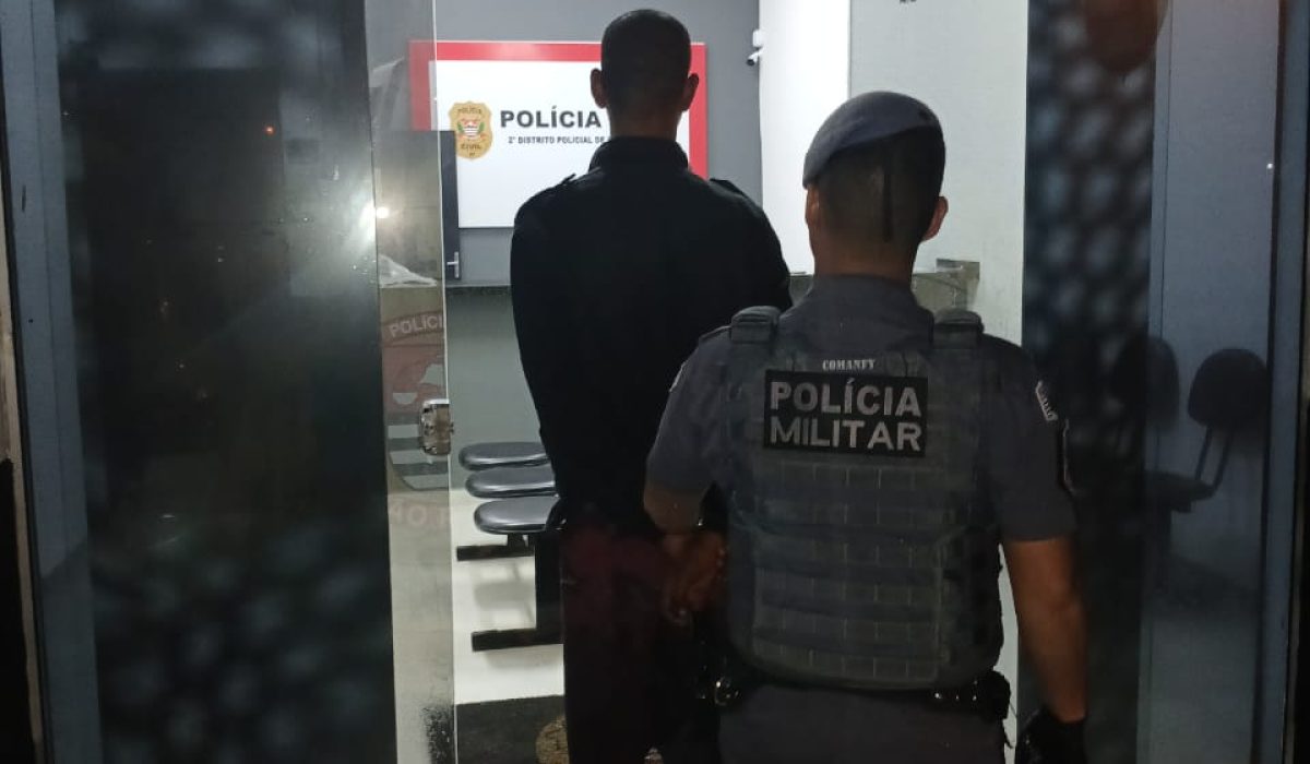 Polícia intercepta traficante na Estrada do Cascalho, em São Sebastião