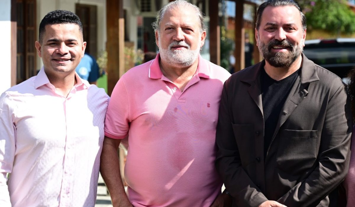 Prefeito Toninho Colucci apresenta novo secretário de Educação de Ilhabela, que assume pasta em setembro