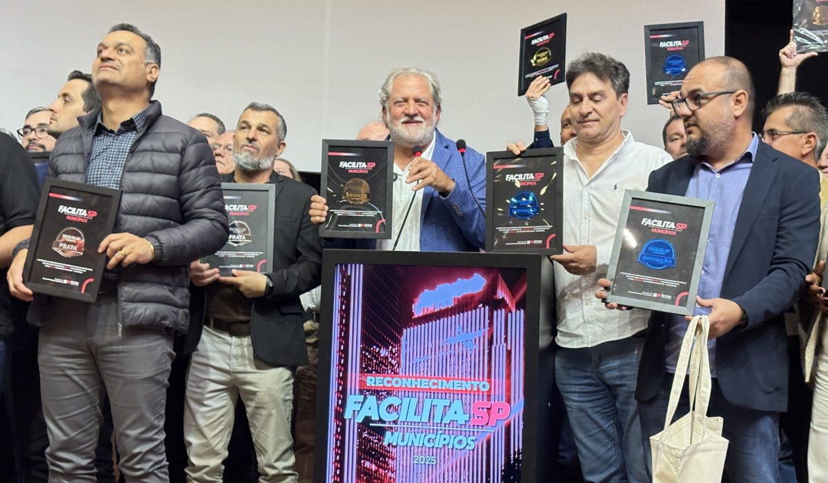 Prefeito Toninho Colucci conquista Selo Bronze do Programa Facilita SP Municípios para Ilhabela
