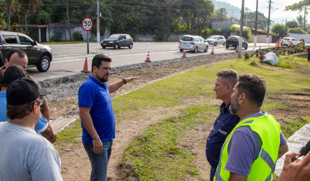 Prefeito acompanha início das obras de recapeamento da SP 055