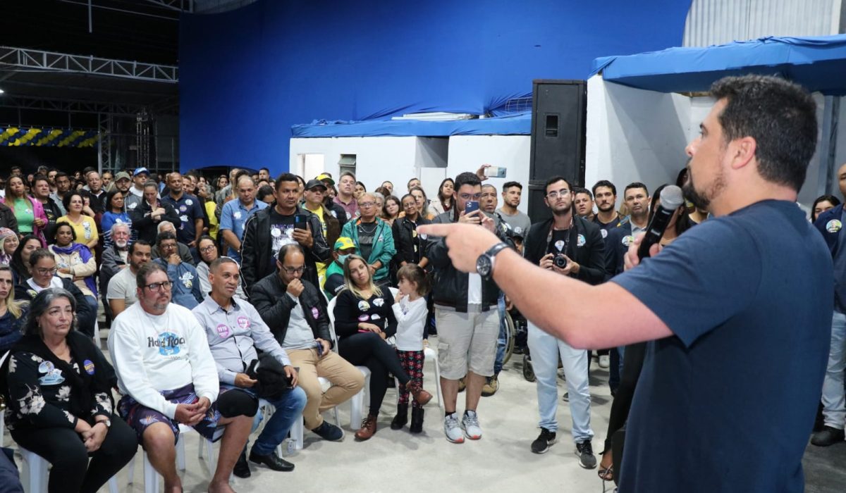 Prefeito reúne apoiadores F1