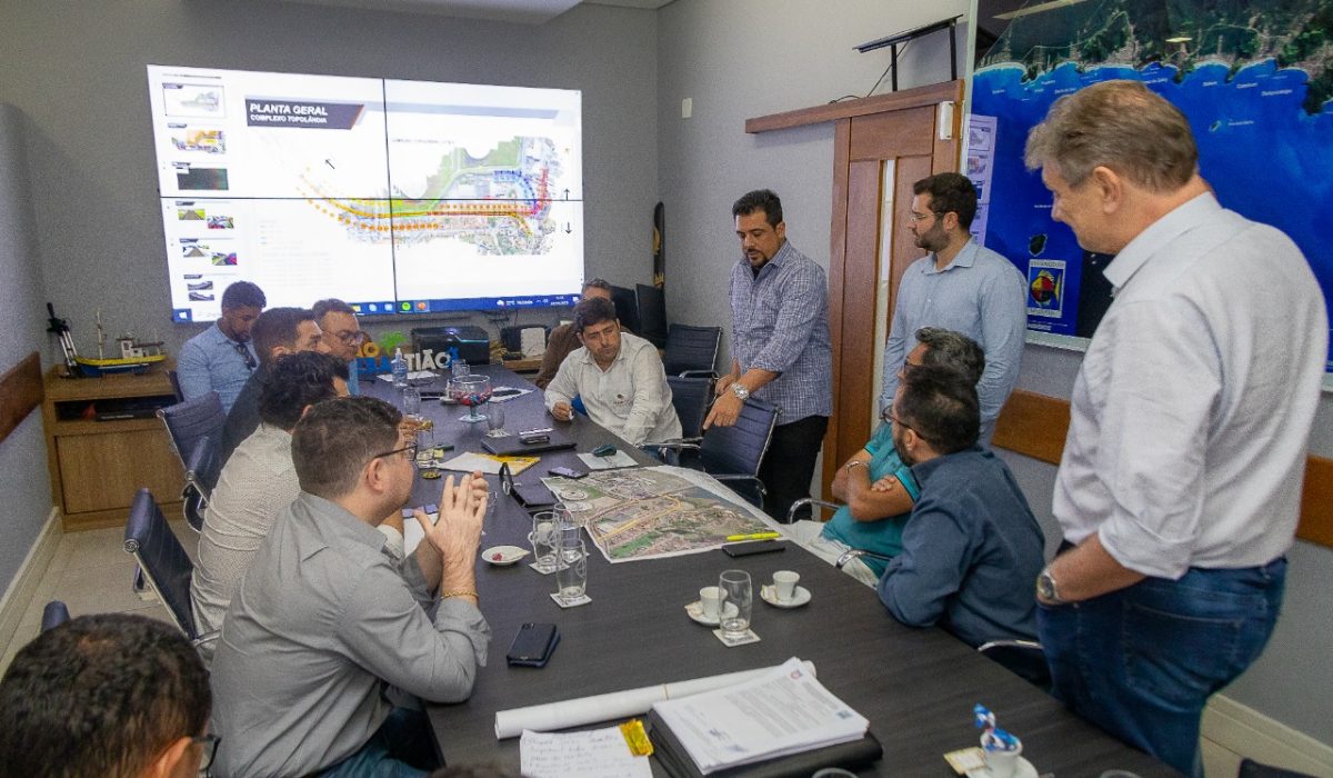 Prefeito reunido com Concessionária Tamoios F3w
