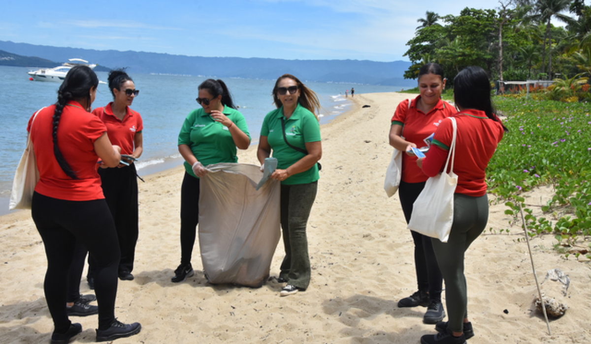 Programa “Conexão Sustentável Verão” promove mais uma edição com limpeza e conscientização na Praia do Pequeá