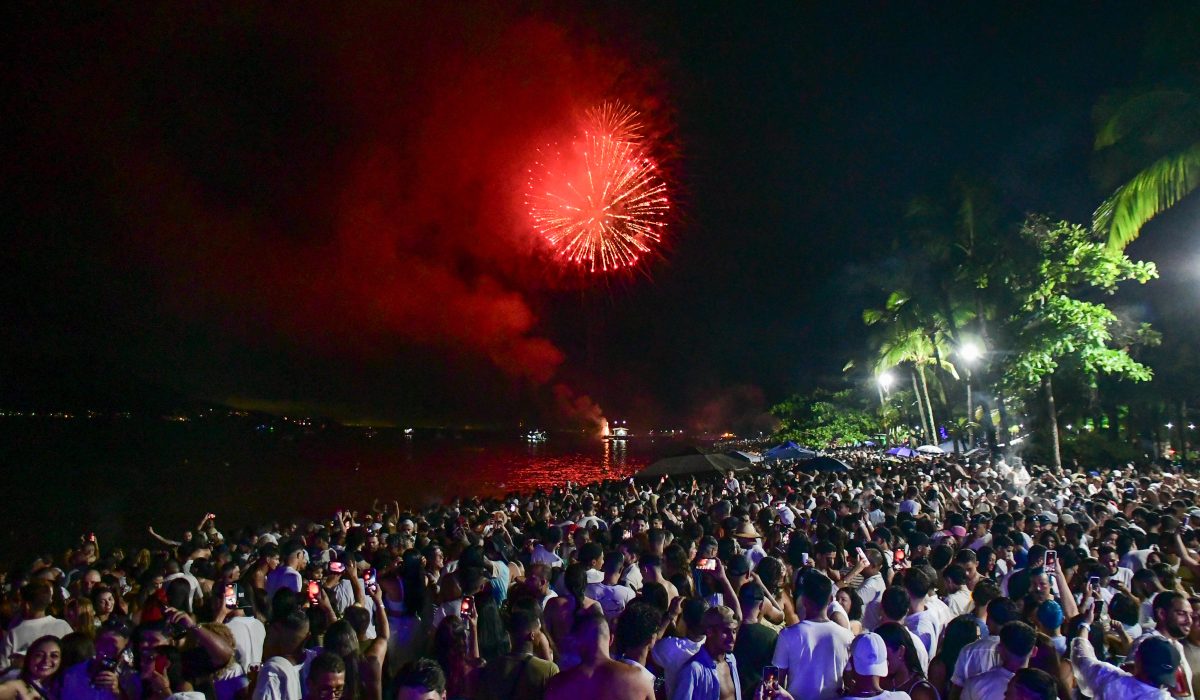 Réveillon em Ilhabela reúne cerca de 50 mil pessoas com programação descentralizada e show de fogos sem estampido (2)