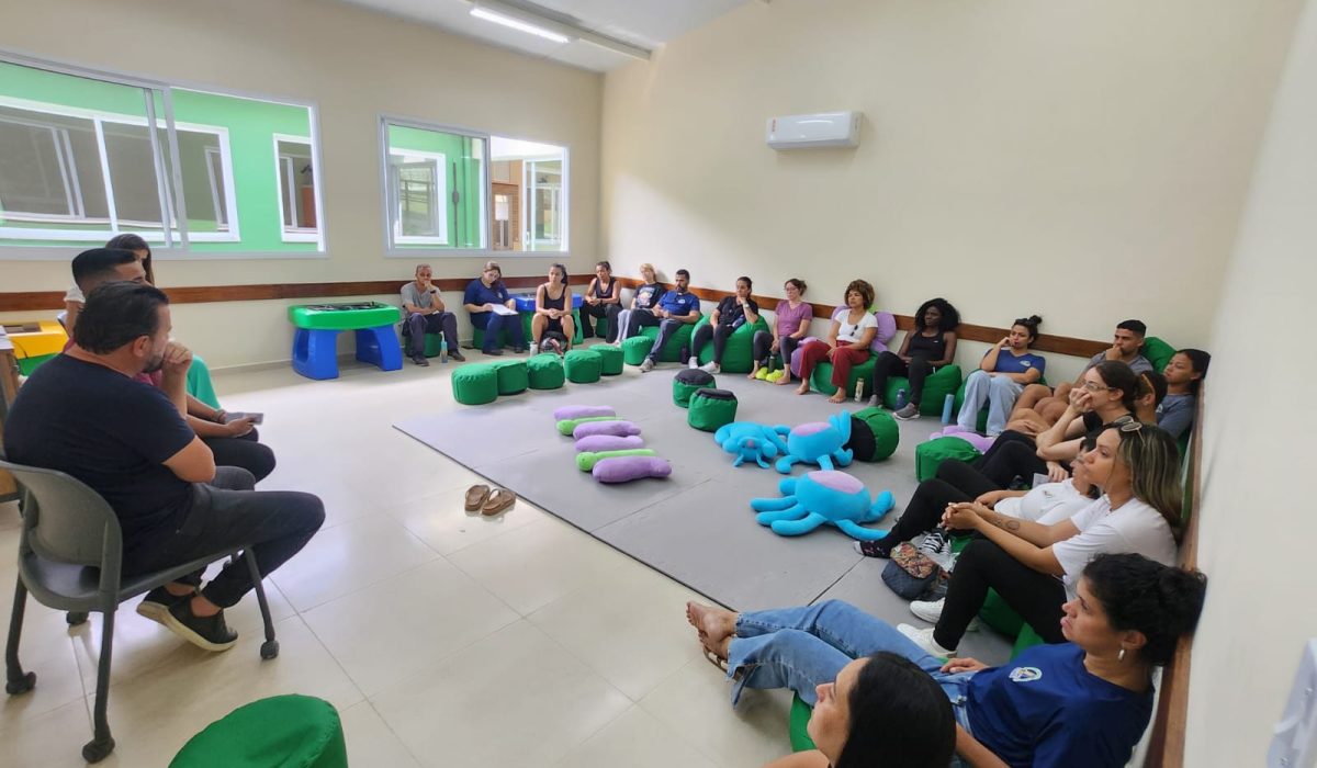 Secretaria de Educação de Ilhabela realiza escuta com Auxiliares de Primeira Infância em todas as unidades escolares (2)