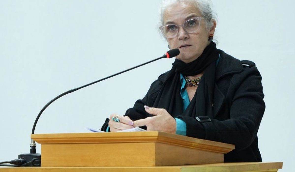 Secretária de Meio Ambiente rebate sensacionalismo e defende atuação da Prefeitura de Ilhabela no abastecimento de água nas Ilhas da Vitória e dos Búzios