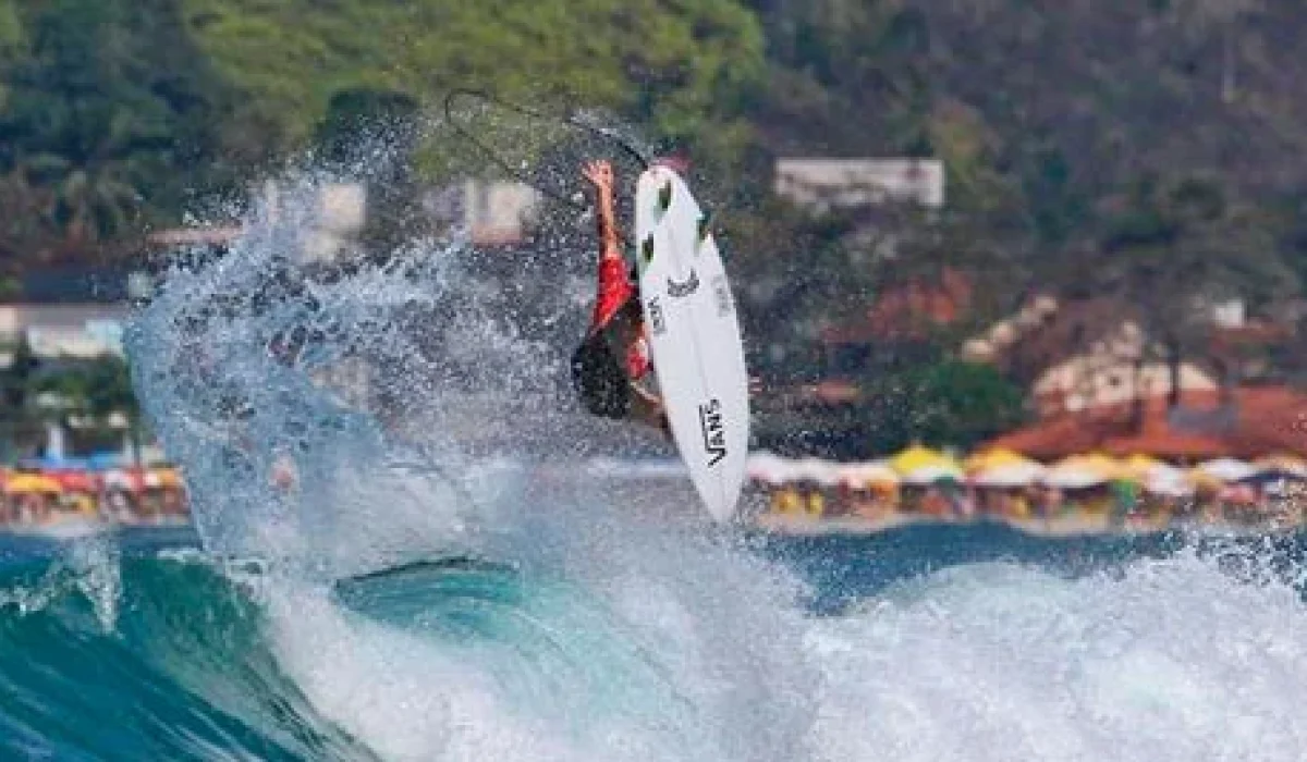 Surf-em-Ubatuba-Praia-Grande