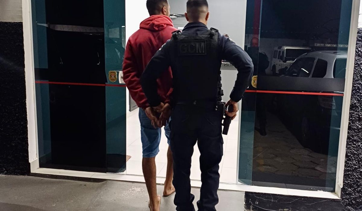 Suspeito reincidente é detido por tráfico de drogas em conjunto habitacional de Caraguatatuba