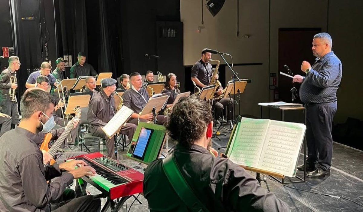 Teatro Vermelhos comemora 10 anos com apresentação da Orquestra Popular de Ilhabela e shows de grandes nomes nacionais