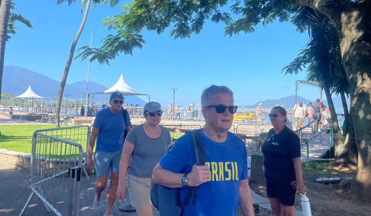 Temporada de cruzeiros turistas internacionais se encantam por Ilhabela e movimentam economia local