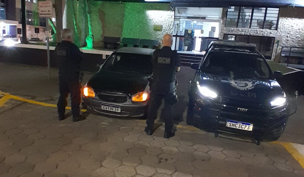 Veículo clonado é localizado e motorista é preso no bairro Indaiá, em Caraguatatuba