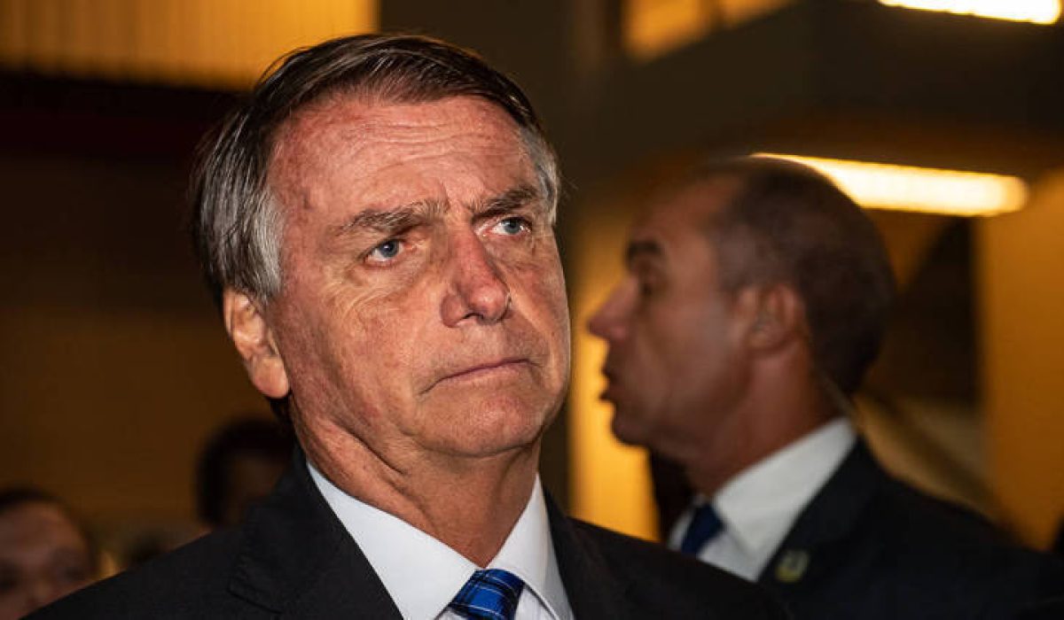 candidato-jair-bolsonaro-na-saida-da-record-tv-apos-participar-de-sabatina-08102022131135026