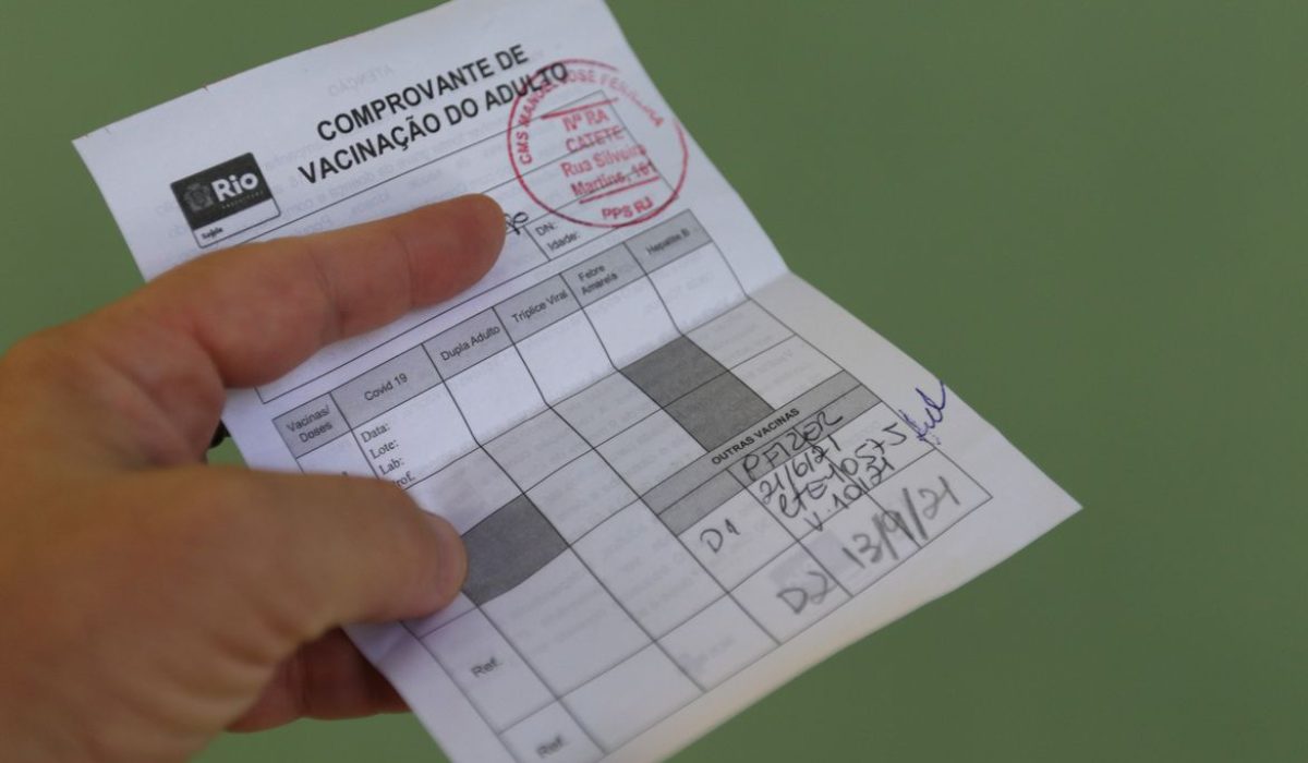 Comprovante de vacinação contra a Covid-19 no município do Rio de Janeiro com a vacina da Pfizer.