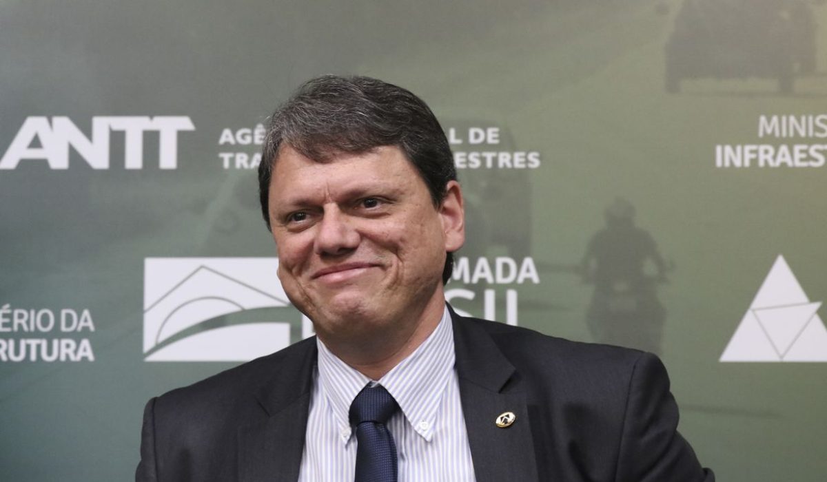 O ministro da Infraestrutura, Tarcísio de Freitas, participa de leilão de concessão da rodovia BR-364/365, que liga o Estado de Minas Gerais e o Estado de Goiás, na B3, em São Paulo.